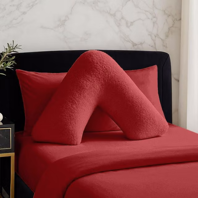 Home Sweet Home UK Red Teddy Fleece V Shaped Pillowcase – 1
