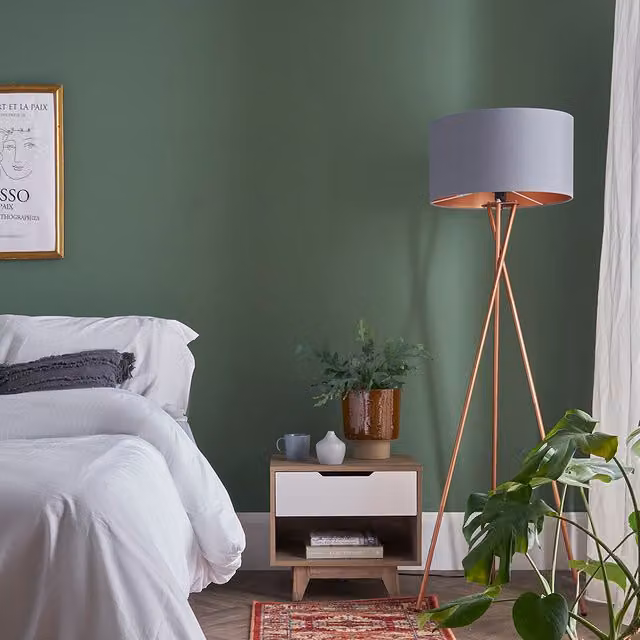 ValueLights Camden Copper Tripod Floor Lamp with Metallic Inner Shade and Bulb in Grey