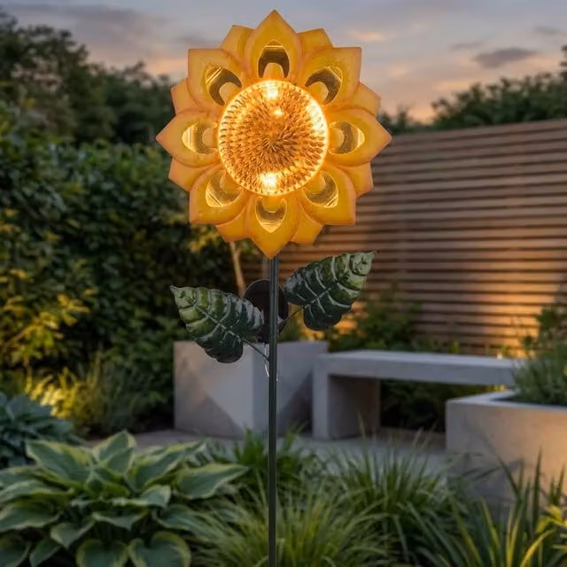 Garden Greatness Lunaria Sunflower Solar Stake Light in Yellow and Multicolour