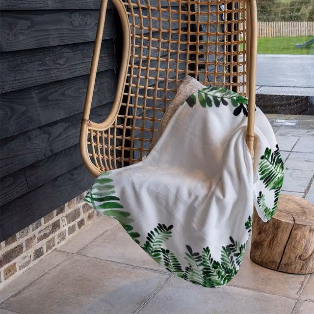 Benjamin Tate Design Green Botanical Leaves Floral Fleece Blanket in Green, Sand and White, W/D/H: 120 x 150 cm