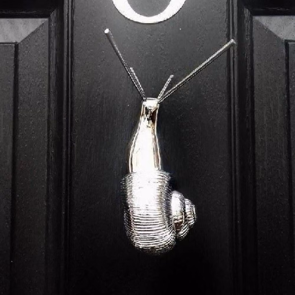 NESTLUNE Snail Door Knocker in Bright Chrome and Silver Brass, W: 52 cm, H: 100 cm – 2