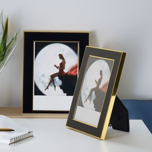 Livingandhome Rectangular Black and Gold Metal Tabletop Photo Frame