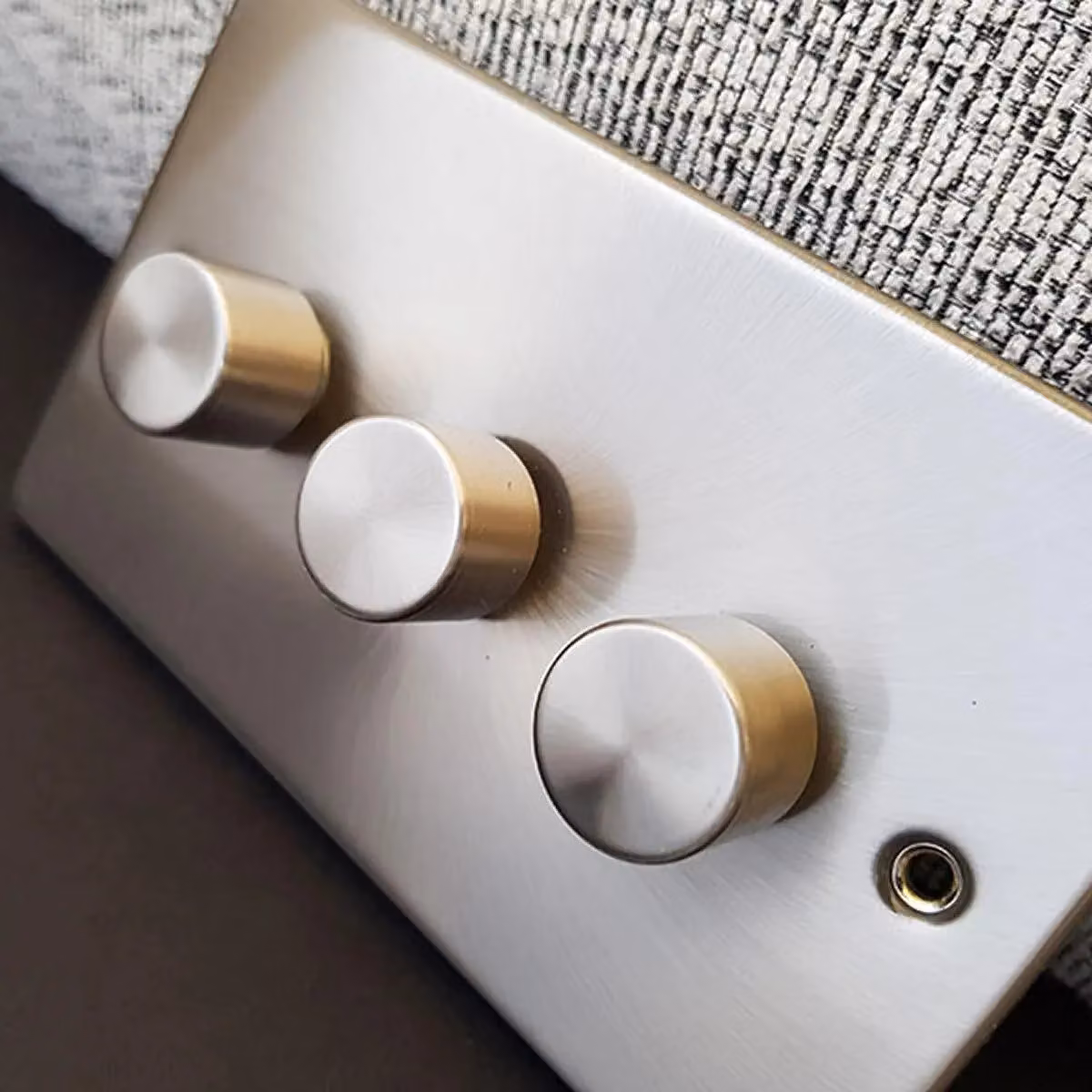 SE Home 10A 3 Gang 2 Way Flush Light Switch in Brushed Chrome and Metallic Silver – 3