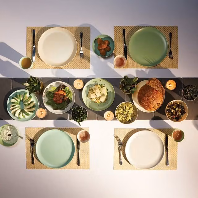 KitchenCraft Colourworks Classics Melamine Side Plates in Multicolour
