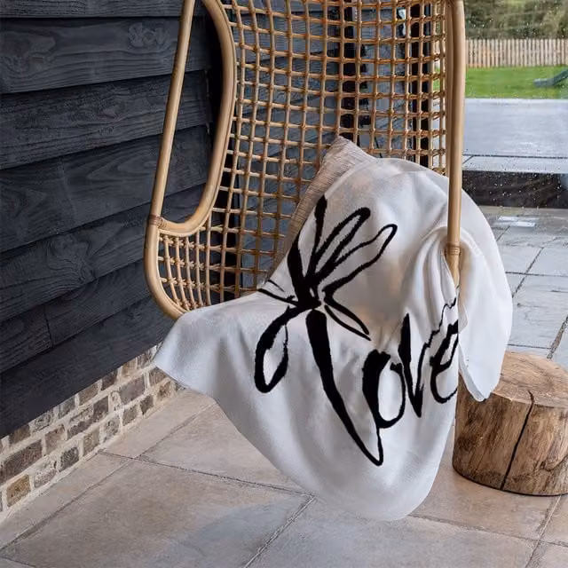 Benjamin Tate Design Love Type Fleece Blanket in Black, Beige or White, W/D/H: 120 x 150 cm