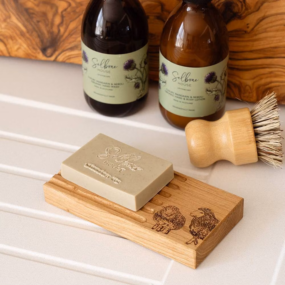 Selbrae House Sheep Oak Soap Dish and Soap Dispenser Set in Brown Wood – 2