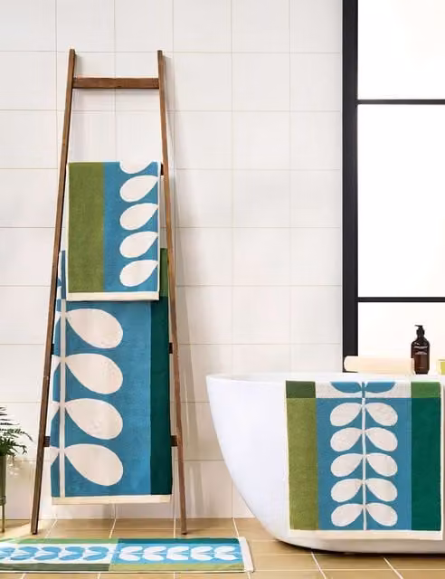 Orla Kiely Fluffy Pure Cotton Stem Check Towel in Green Mix