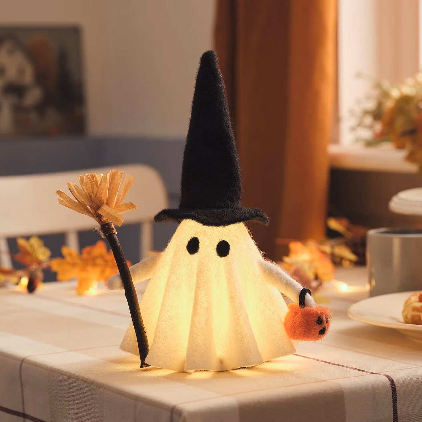 Lights4fun Gloria the Ghost Witch LED Halloween Decoration in White and Multicolour – 1