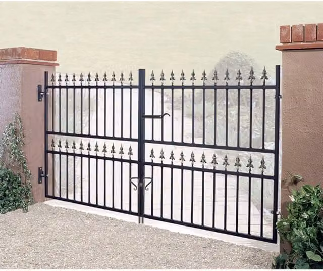 Burbage Iron Craft Corfe Spear Top Low Double Gate in Black Galvanised Steel, H: 243.8 cm, W: 116.8 cm