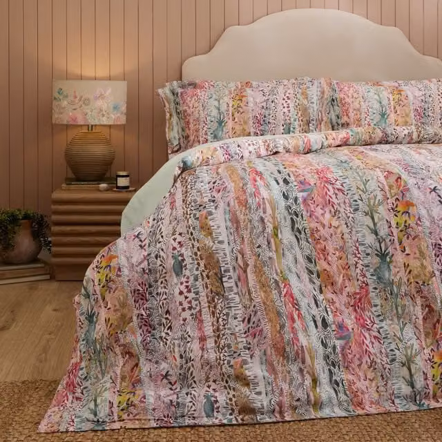 Voyage Maison Whimsical Tale Floral Printed 100% Cotton Mako Satin Duvet Cover Set in Multicolour, W/D/H: 140 x 200 cm