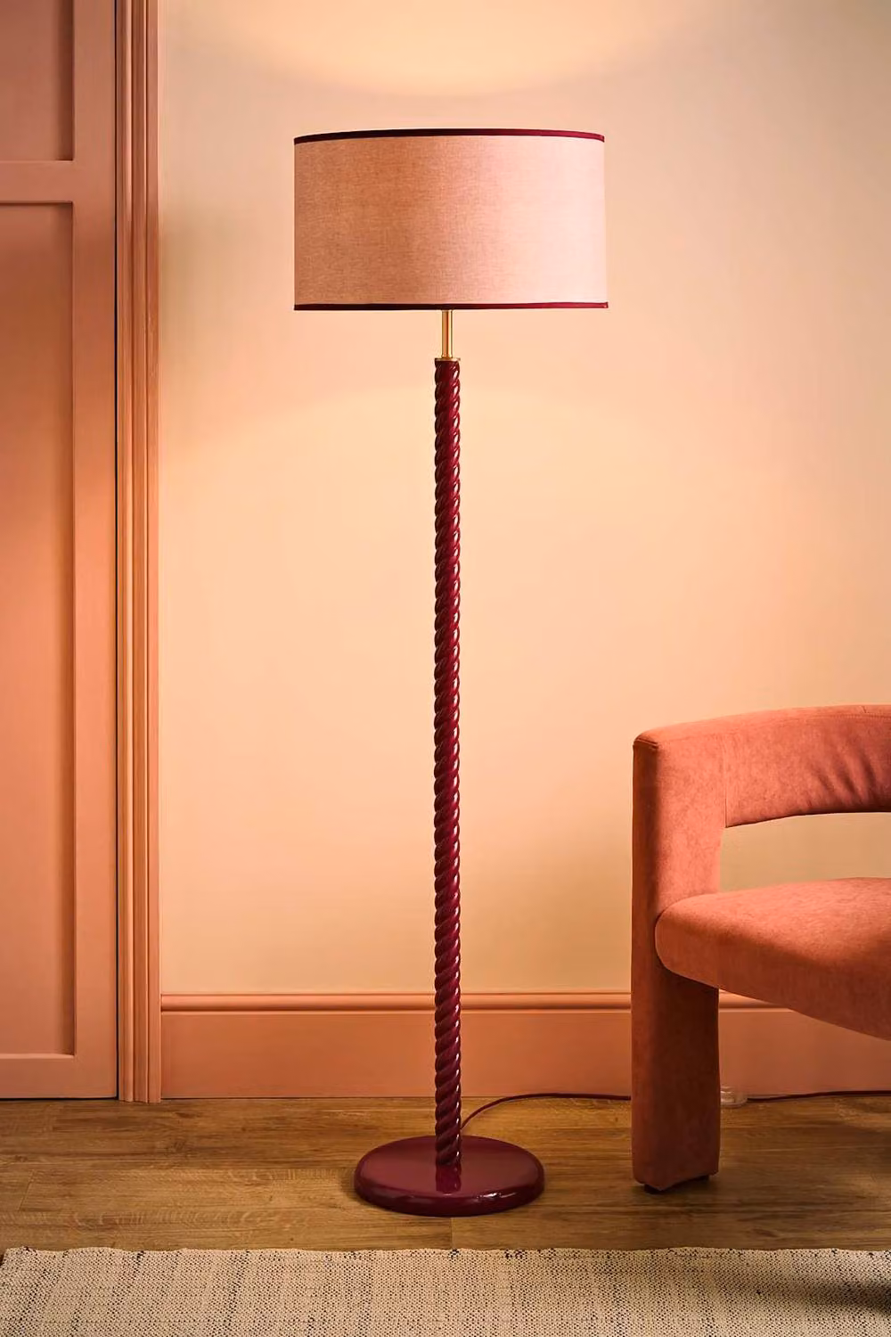 ValueLights Amara Linen Drum Floor Lamp with Wood Twist Base and Bulb in Dark Pink – 2