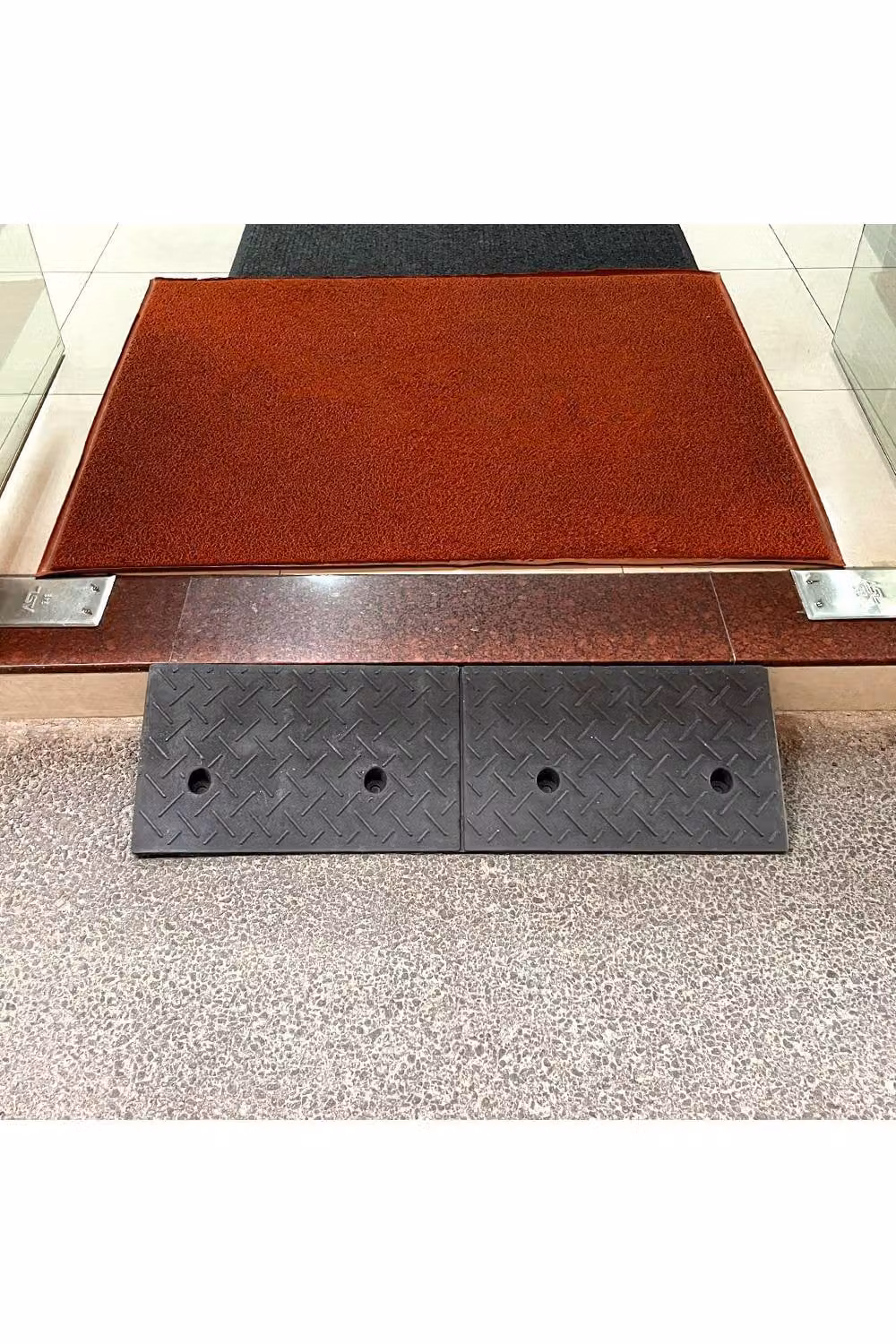 Living and Home Black Rubber Kerb Ramp for Home and Industrial Use, W: 100 cm, D: 30 cm, H: 12 cm – 2