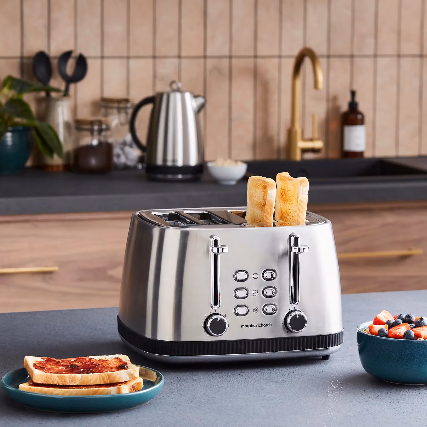 Morphy Richards Mexborough 4 Slice Toaster in Black and Silver Stainless Steel with Timer – 2
