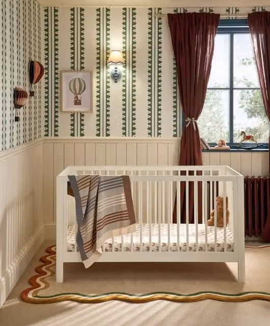 Mamas & Papas Arbor Cotbed in White Lacquered Solid Wood
