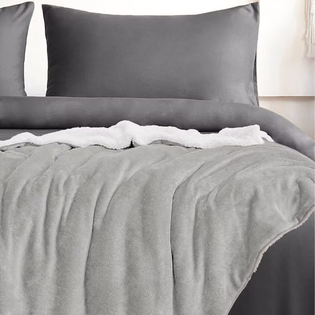 Velosso Plain Silver Fluffy Fleece and Sherpa Backed Throw