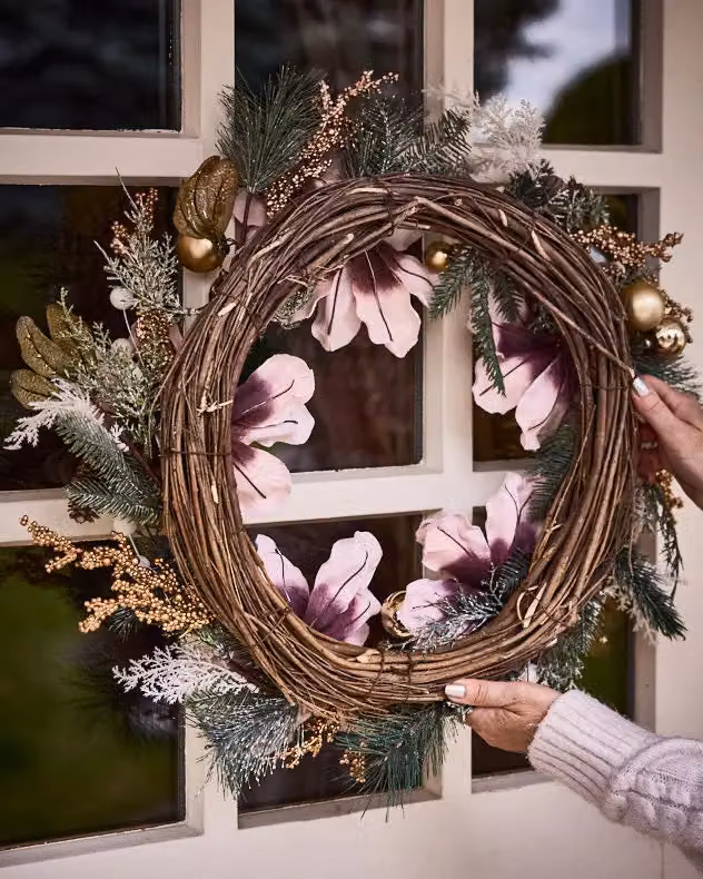 Dibor Magnolia Blush Pink Christmas Wreath with Floral Decorations, Diameter: 55 cm – 3