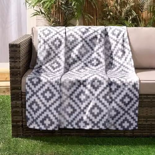 OHS Grey Geometric Print Fleece Throw Blanket, W/D/H: 120 x 150 cm – 1