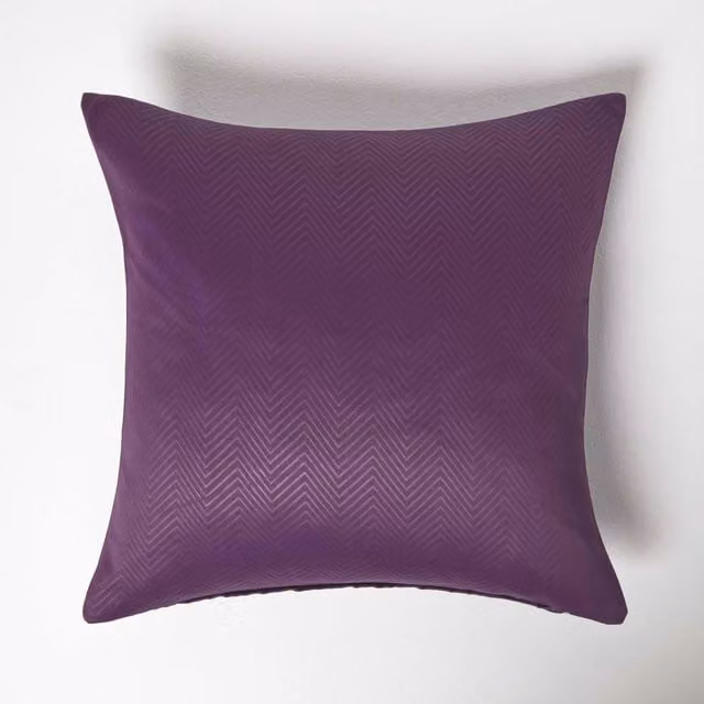 Homescapes Graphic Square Cushion Cover in Purple