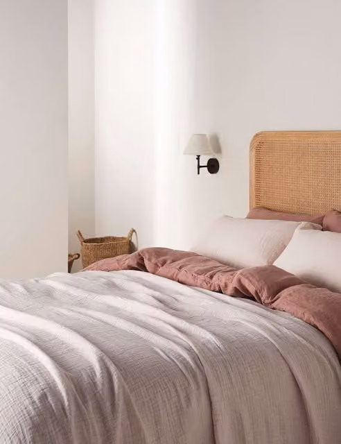 Bedfolk Textured Linen and Cotton Blend Throw in Soft Pink