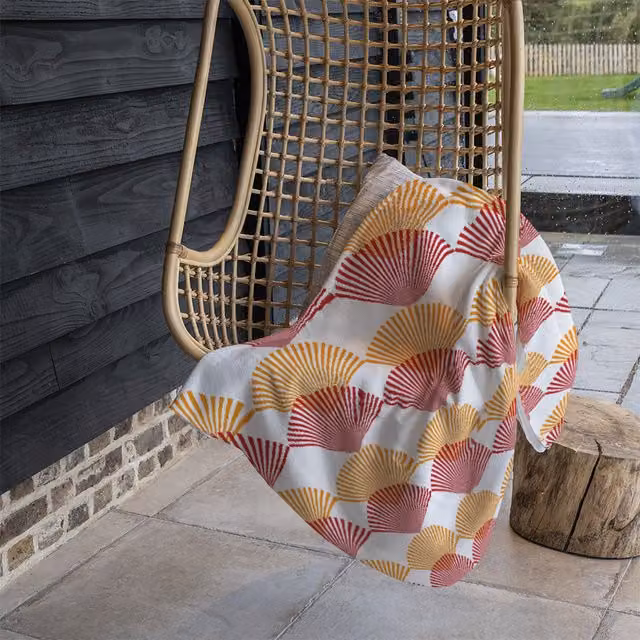 Benjamin Tate Design Geometric Sea Shells Fleece Blanket in Orange, Beige and Multicolour, W/D/H: 120 x 150 cm