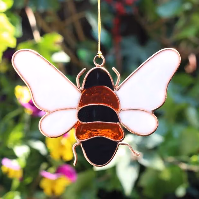 KDMK Red Resin Bee Hanging Suncatcher for Garden