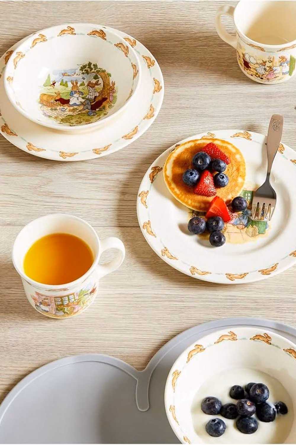 Royal Doulton Bunnykins 3-Piece Bone China Dinnerware Set in Beige and Multicolour – 2