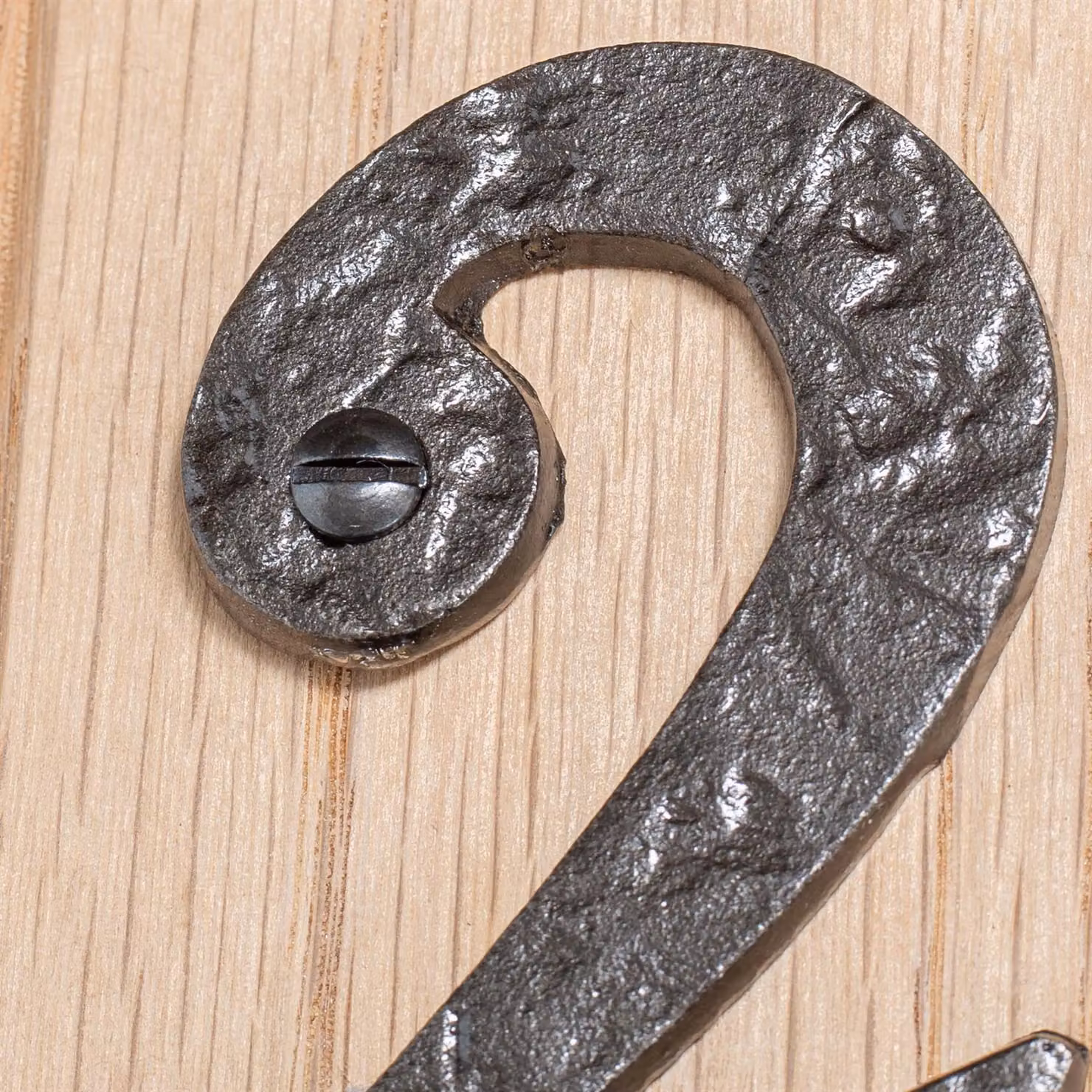 Hammer and Tongs Rustic Iron Number 2 Wall Numeral in Grey, Height: 8.5 cm – 5