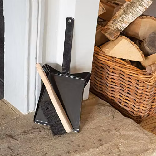Hammer and Tongs Fireplace Dustpan and Brush Set in Black Gloss Metal and Wood – 3