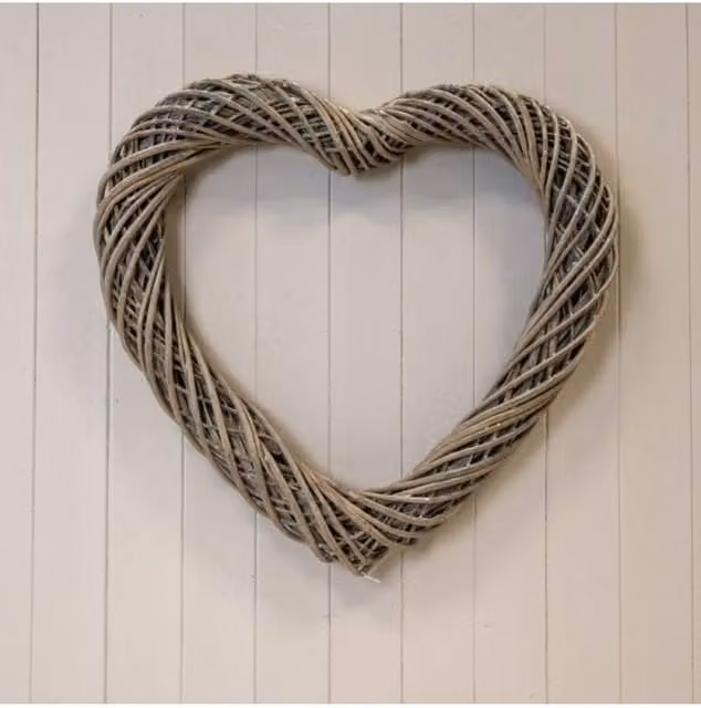 KDMD Cosy Heart Thick Willow Wreath in Grey