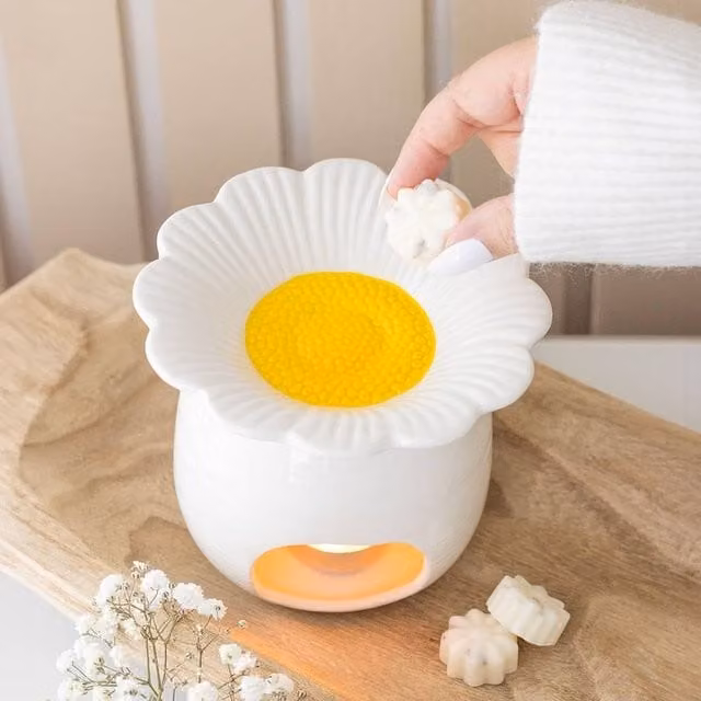 Uniqueful Daisy Shaped Ceramic Oil Burner in White and Multicolour, Height: 15 cm