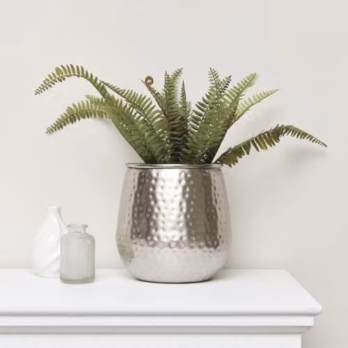 Melody Maison Silver and Black Hammered Metal Square Tabletop Planter W/D/H: 20 x 20 x 20 cm
