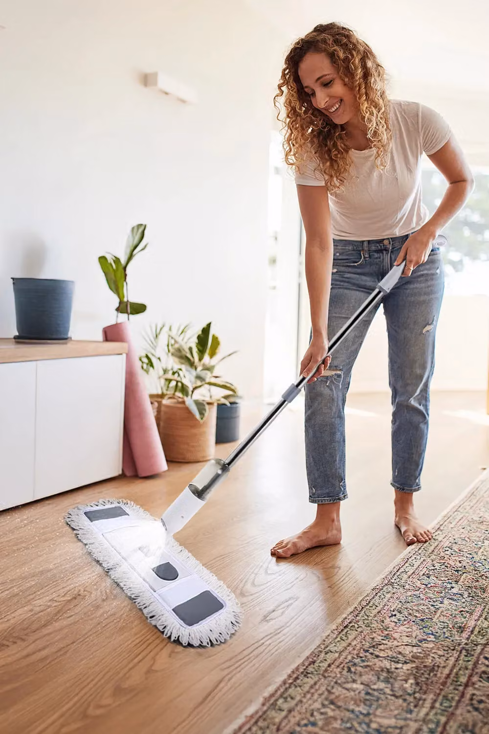 Living and Home 360 Degree Rotating Spray Mop with 2 Replaceable Microfibre Dry and Wet Cleaning Heads in White – 2
