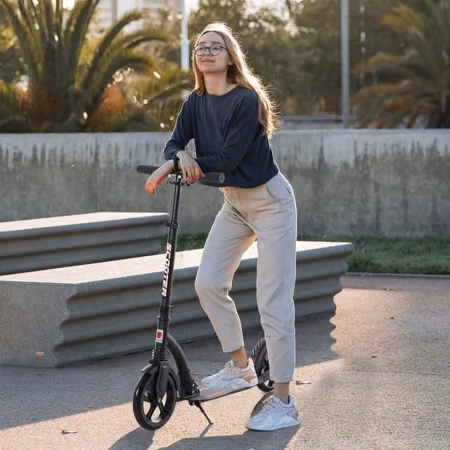 HOMCOM Foldable Metal Teens Scooter with Adjustable Height and Brake in Black
