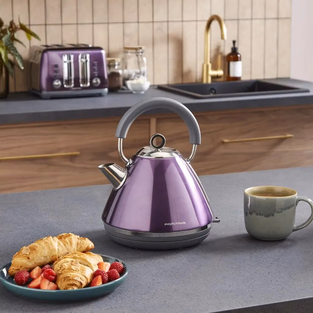 Morphy Richards Accents Pyramid 1.5 l Metal Kettle in Metallic Red and Purple – 2
