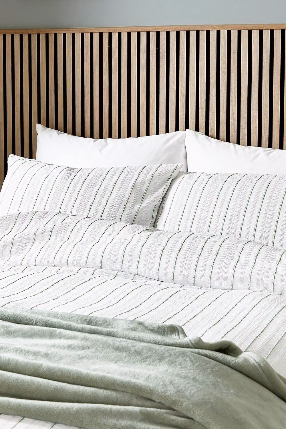 Helena Springfield Waffle Stripe Reversible Duvet Cover and Pillowcase Set in White and Green, W/D/H: 200 x 200 cm – 2