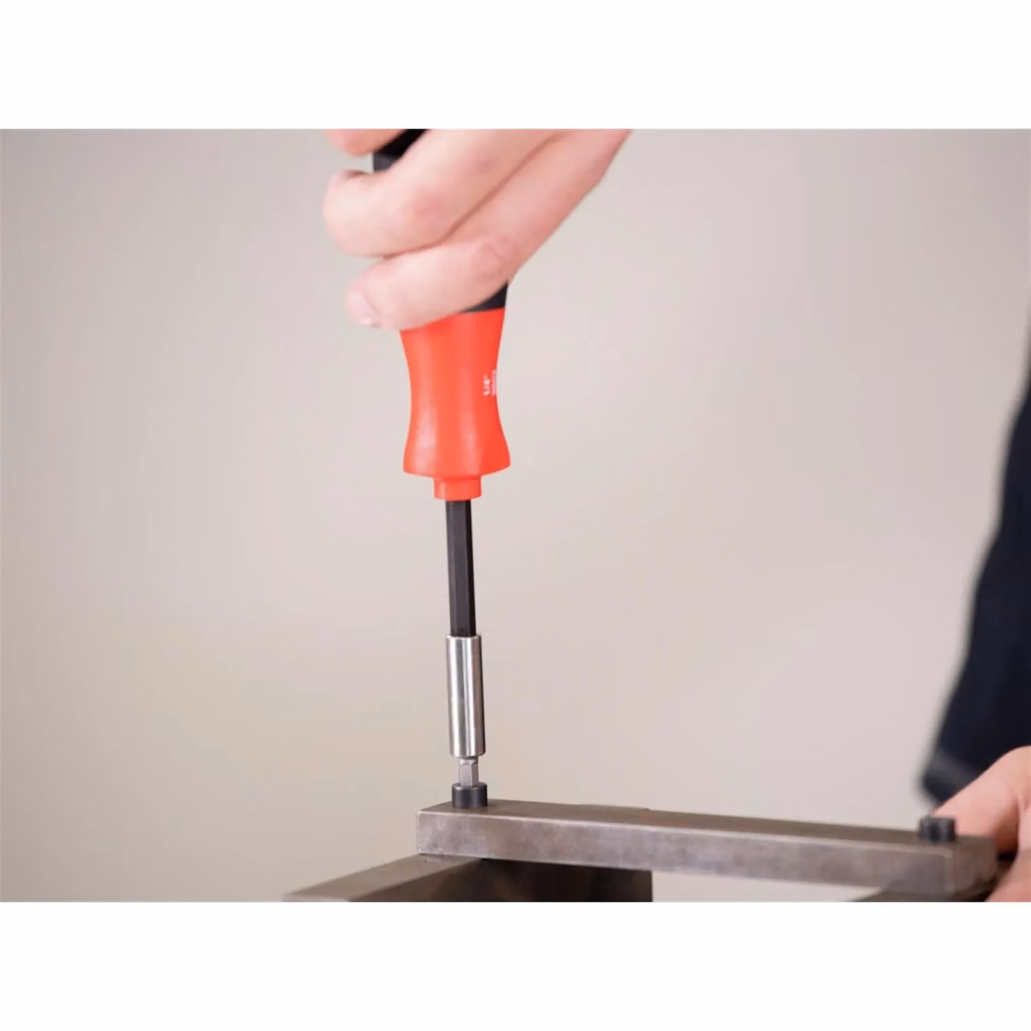 Wiha Liftup 25 Magnetic Screwdriver with Bit Magazine in Red and Multicolour – 2