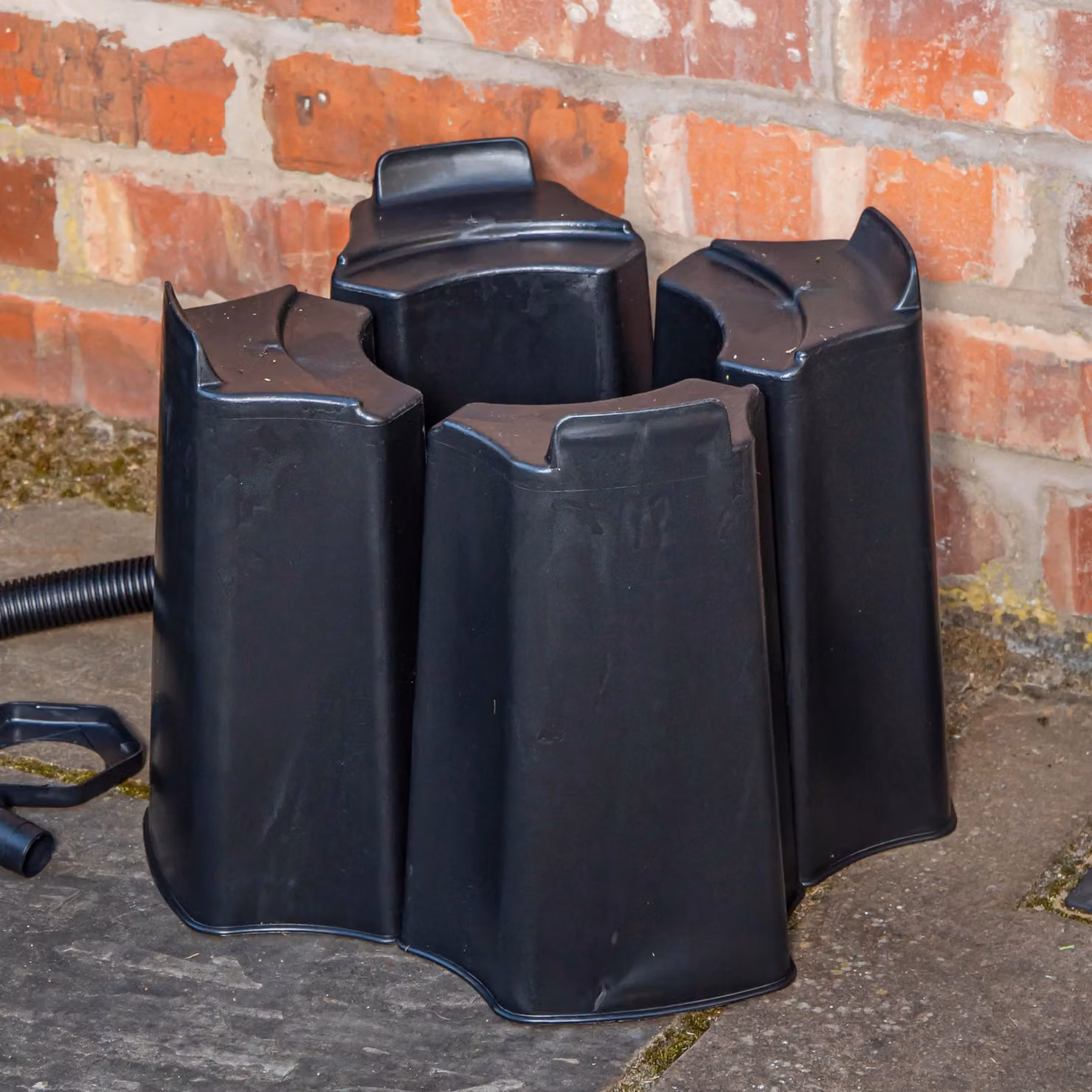 Samuel Alexander Strata 100L Slimline Garden Water Butt with Filter Kit and Stand in Black – 2