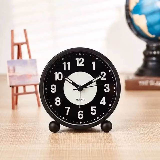 NESTLUNE Silent Battery Powered Bedside Alarm Clock in Black, W: 15 cm, D: 15 cm, H: 10.16 cm