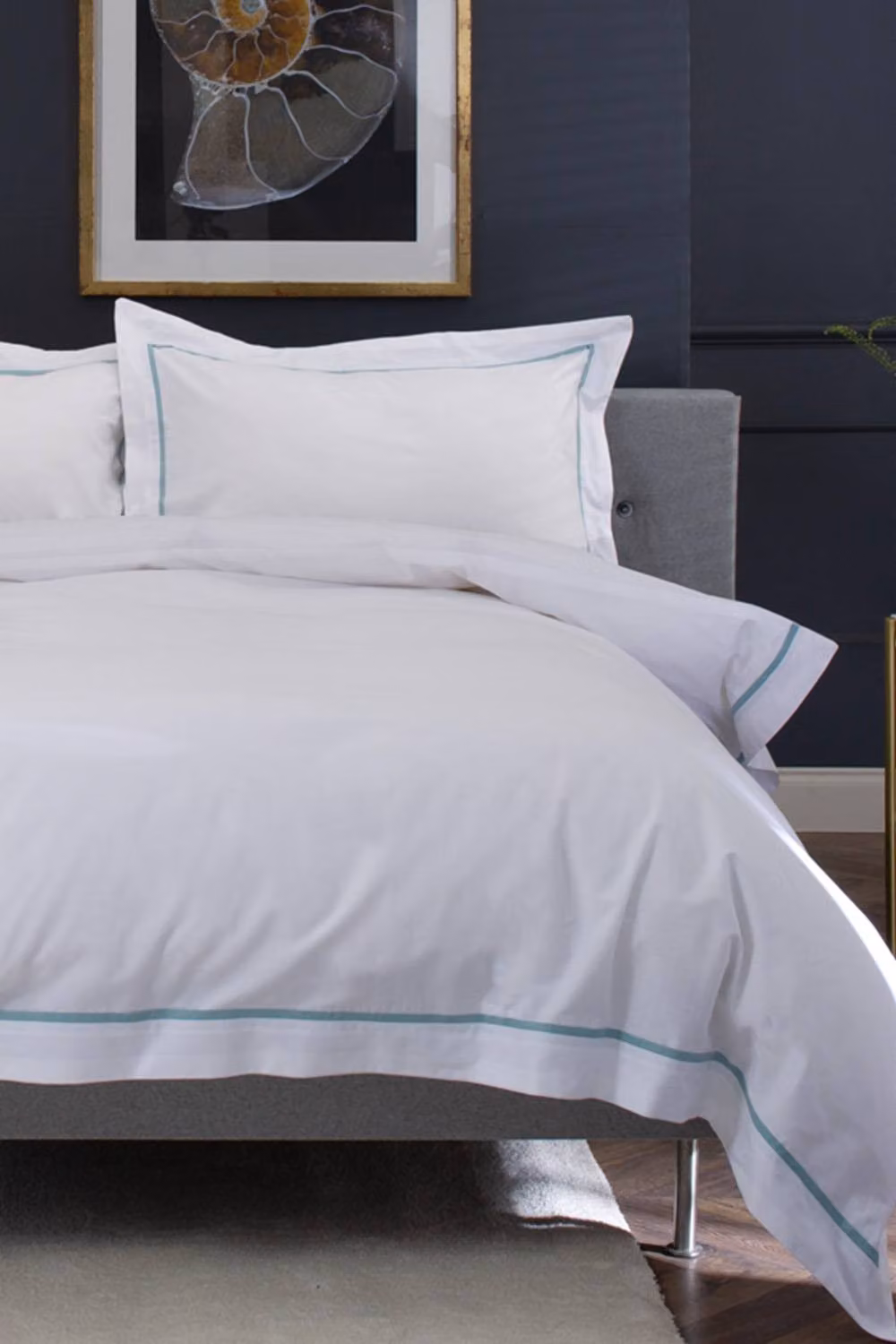 The Lyndon Company Hampstead 200 Thread Count 100% Cotton Duvet Cover and Pillowcase Set in Green – 1