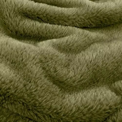 Furn Kallu Reversible Double-Sided Faux Fur Throw in Green, W/D/H: 130 x 180 cm – 3