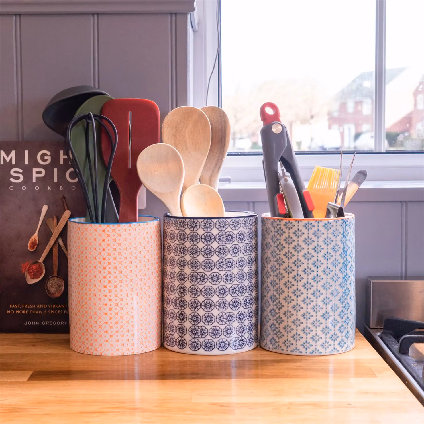 Nicola Spring Floral Patterned Ceramic Kitchen Canisters, Pack of 3, 1 l, Blue, Orange and Multicolour – 3