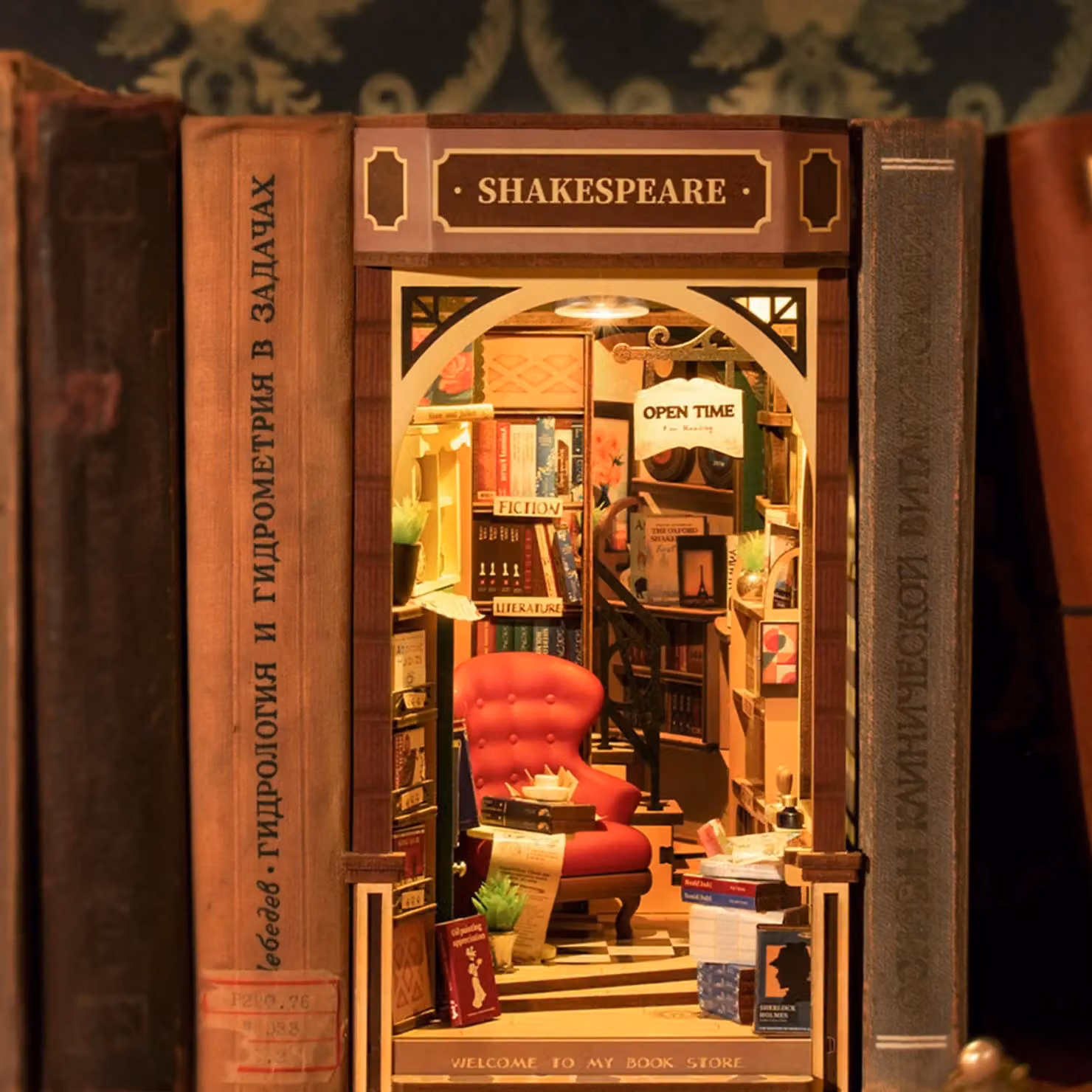 Menkind Rolife Shakespeare Bookstore Book Nook Kit, Multicolour Vintage Wood Tabletop Model for Adults – 2