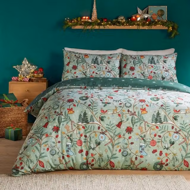 Duvet Day Noelle Christmas Reversible Duvet Cover Set with Snowflake Pattern in Green, W/D/H: 200 x 200 cm