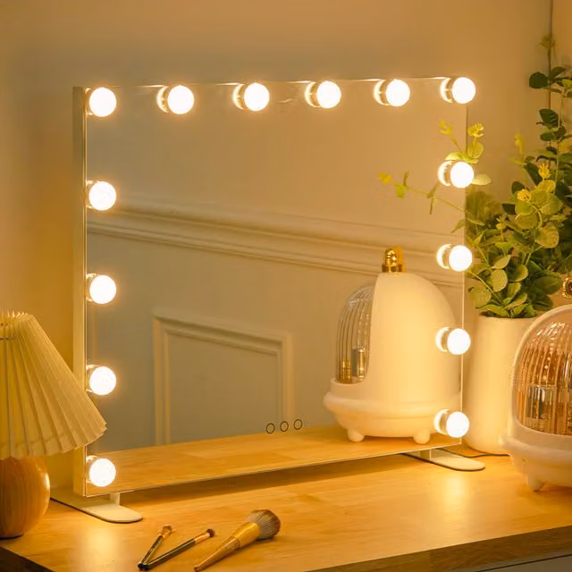 Livingandhome Hollywood LED Vanity Mirror in Silver, W/D/H: 60.0 x 53.0 x 53.0 cm