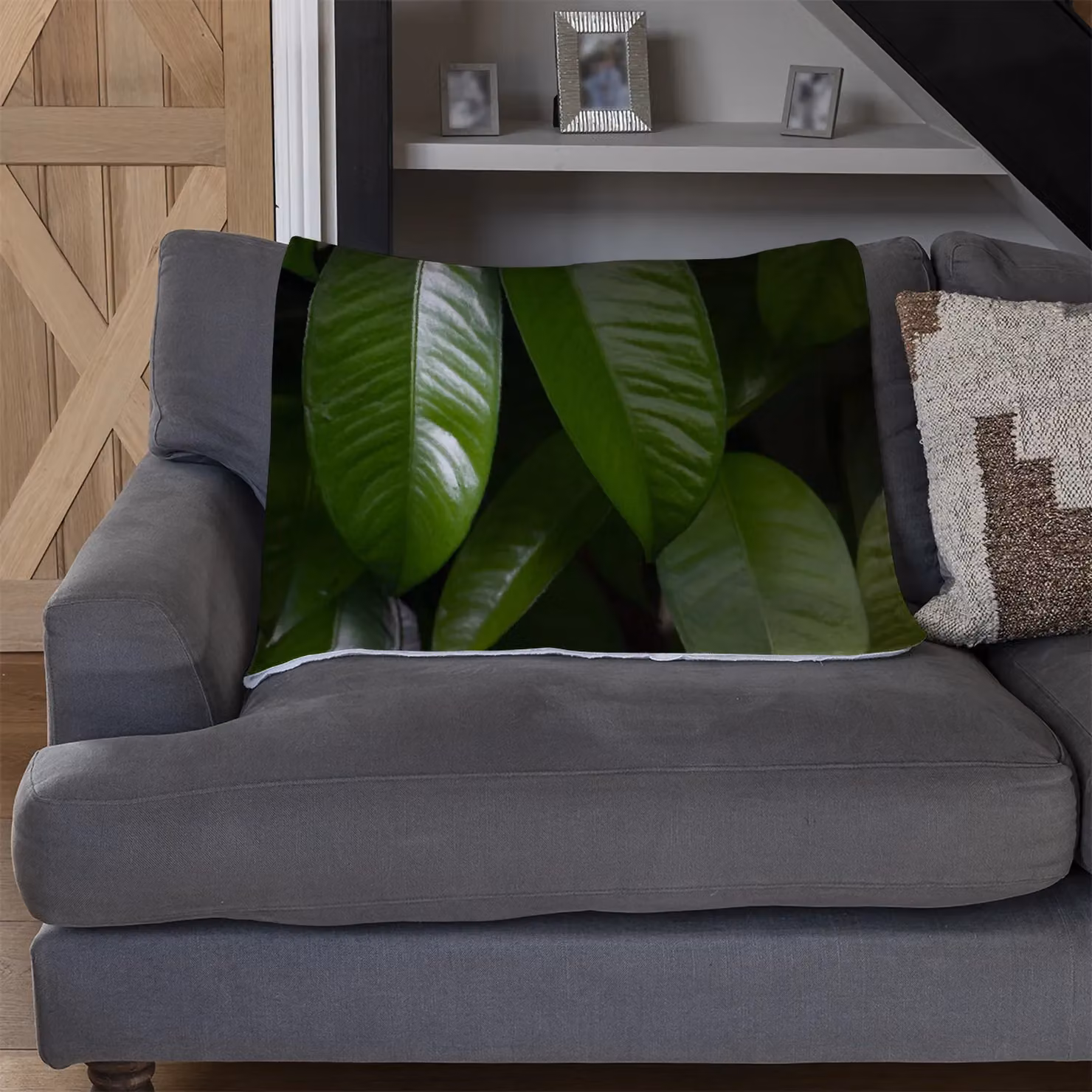 Benjamin Tate Design Glossy Green Leaves Fleece Blanket in Green and Sand, W/D/H: 120 x 150 cm – 2