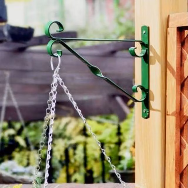 Ambassador Green Metal Hanging Basket Bracket and Support for Ornamental Gardens, 25 cm