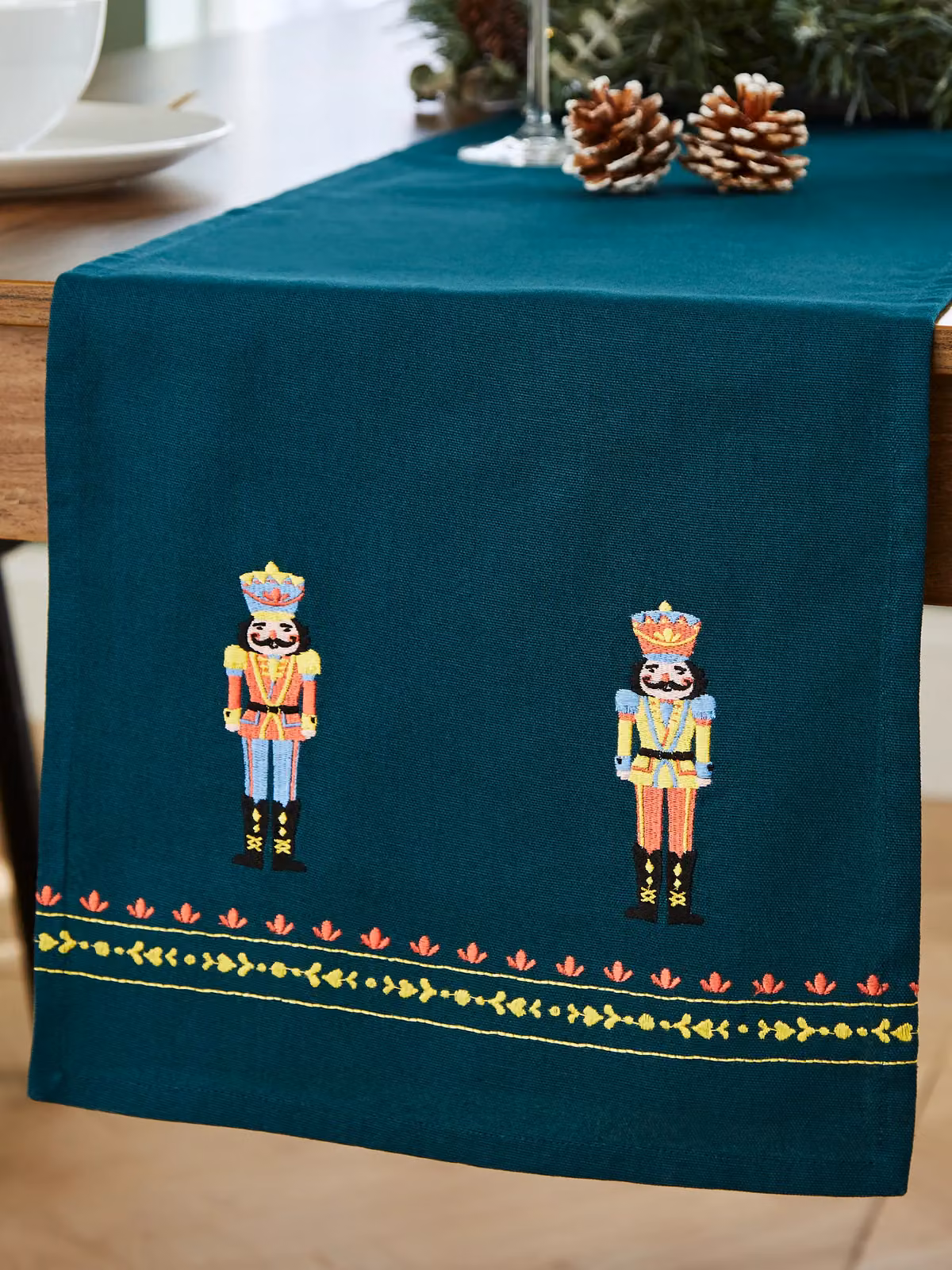 Catherine Lansfield Christmas Nutcracker Cotton Table Runner, Green, W: 33 cm, L: 220 cm – 3