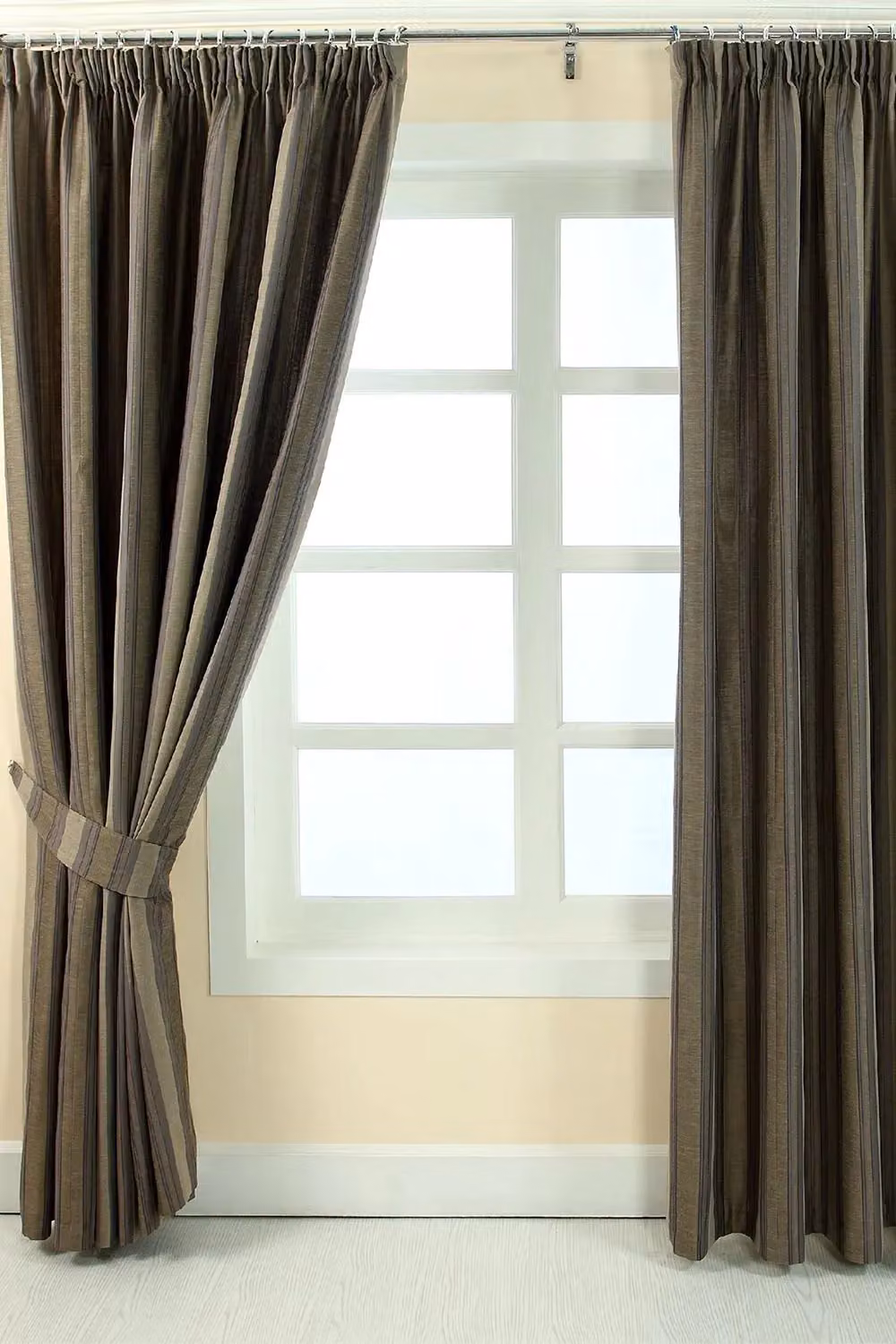 Homescapes Grey and Silver Modern Stripe Jacquard Curtain Tie Back Pair – 3