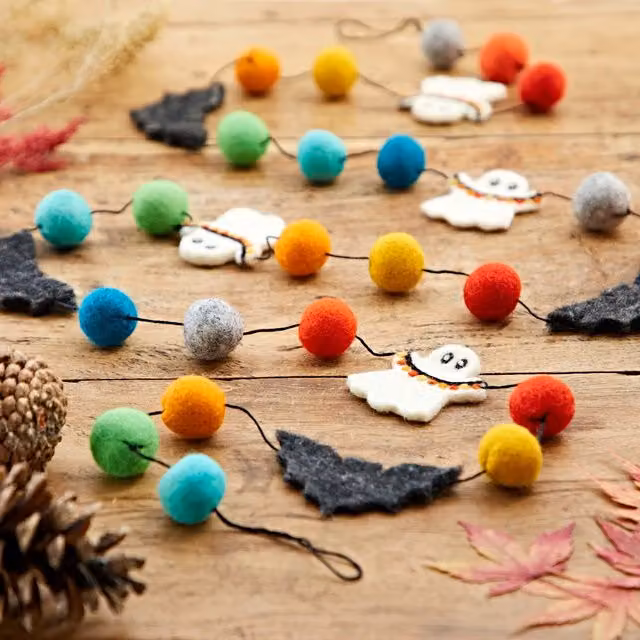 Paper High Multicolour Ghosts and Bats Halloween Garland with Pompoms – 1