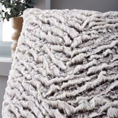 Catherine Lansfield Faux Fur Wolf Cushion in Grey and Beige, W/D/H: 43 x 43 x 43 cm – 3